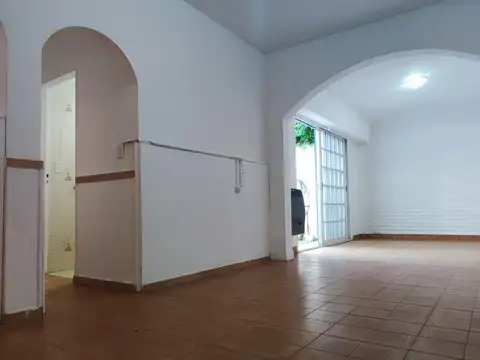 Departamento 3 amb. TIPO CASA en planta baja.