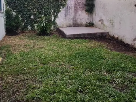 Departamento 3 amb. TIPO CASA en planta baja.
