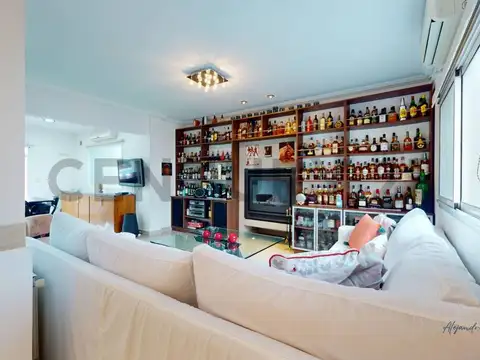 Casa en Venta con 2 cocheras