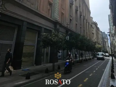 Oficina 27 ambientes con 16 baños