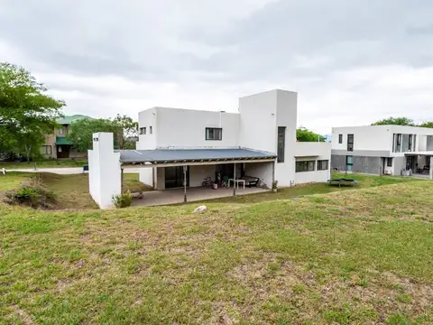 Casa en Venta en Praderas De San Lorenzo, USD 270.000