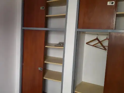 Departamento 3 Ambientes 1º piso por escalera.-