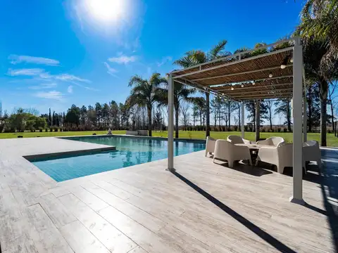 Casa en Alquiler en Puerto Roldan, USD 2.500