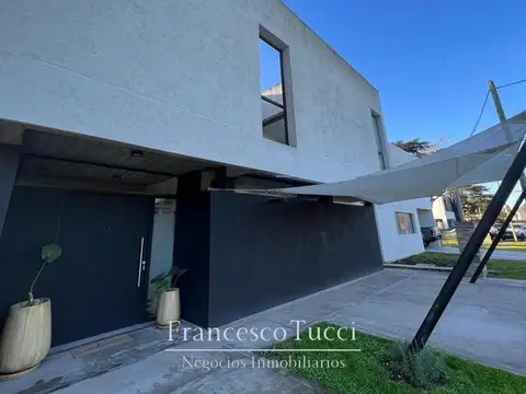 Casa en Venta en Paso del Rey, USD 245.000