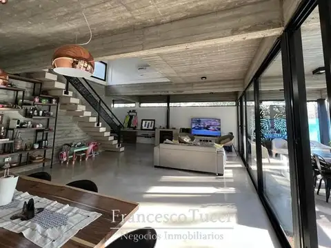 Casa 5 ambientes con 4 baños