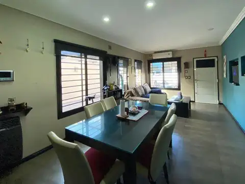 Casa en Venta con 3 cocheras