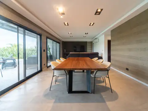 CASA DE DISEÑO A LA LAGUNA EN ALQUILER- EL CANTÓN
