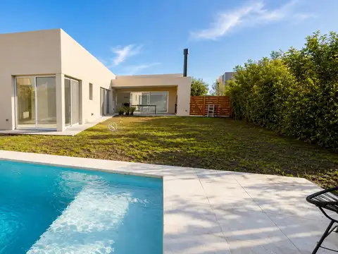 Casa  en Venta en Santa Emilia, Pilar del Este, Pilar