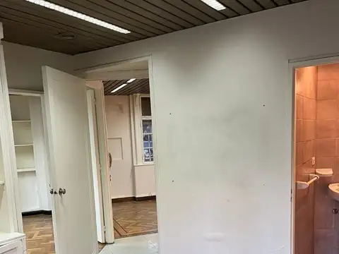 Oficina 4 ambientes con 2 baños