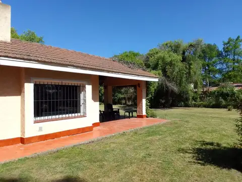 Casa 3 ambientes con 2 baños