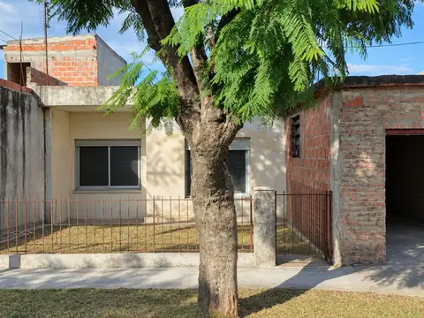 CASA 4 AMBIENTES EN VENTA EN SOURIGUES