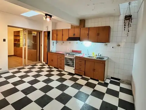 Casa 5 ambientes con 2 baños