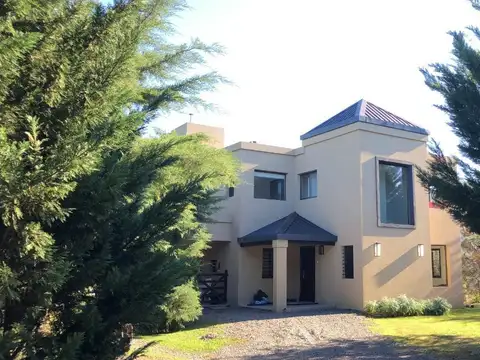 Casa en venta - 3 Dormitorios 3 Baños - 1200Mts2 - Pilar