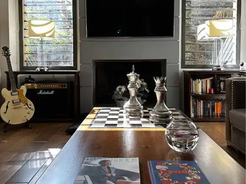 Casa 4 ambientes con 2 baños
