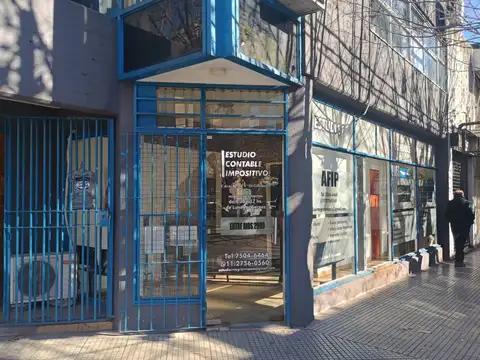 Local con oficinas en P.Alta, frente a ARCA, pleno centro