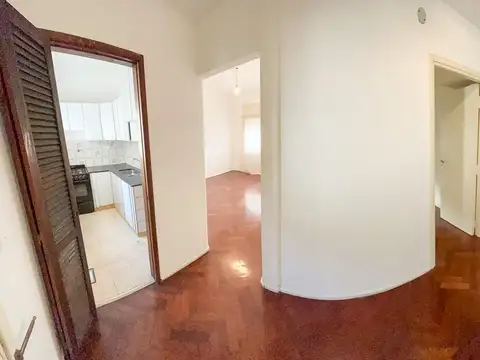 RETASADO! Departamento amplio primer piso por esc