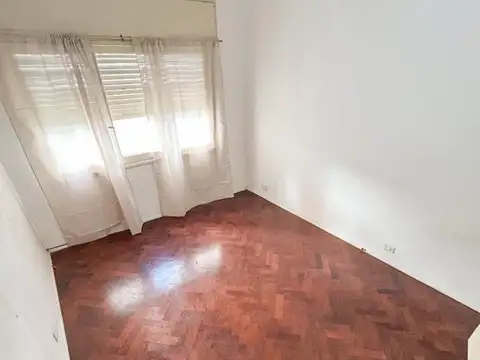 RETASADO! Departamento amplio primer piso por esc