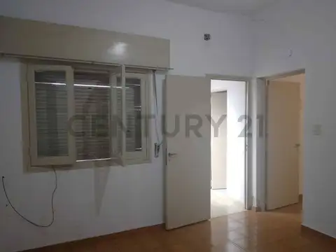 Departamento 6 ambientes con 1 baño