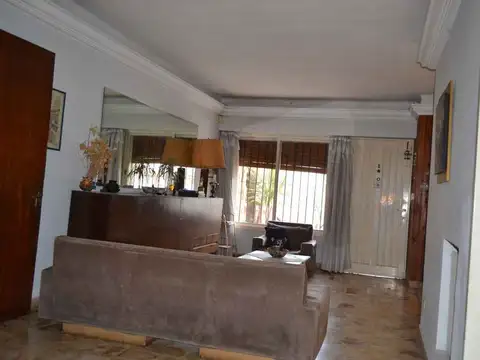 Casa en Venta con 3 cocheras