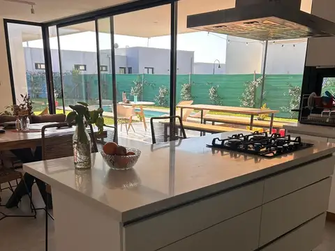 Casa en Venta en Countries y Barrios Cerrados en Lujan de Cuyo, USD 310.000