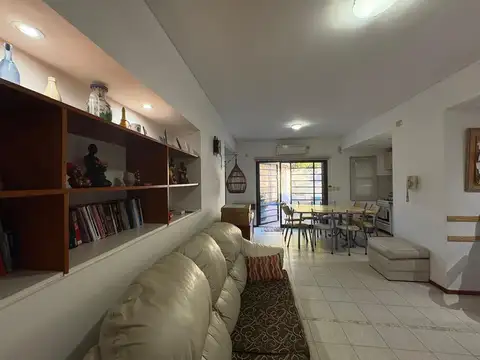 Casa en venta 1 dormitorio con cochera y pileta