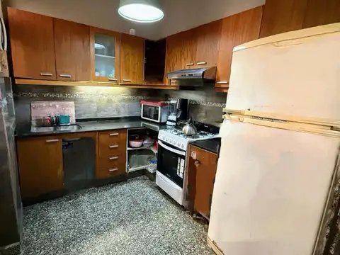 Casa 6 ambientes con 2 baños