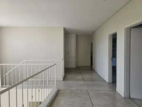 Casa 7 ambientes con 4 baños