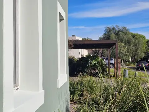 Casa en alquiler anual al agua en Santa Bárbara, 5 dormitorios amplia y luminosa