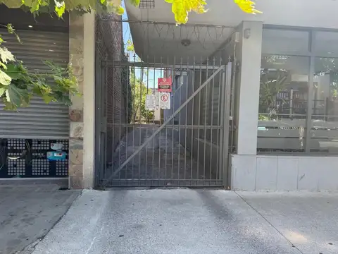 OPORTUNIDAD Cochera fija y cubierta Haedo centro