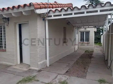 Casa en Venta con 2 cocheras