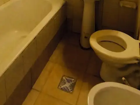 LINDO DEPTO DE 2 AMB. FRENTE C/PATIO PROPIO - BAJAS EXPENSAS