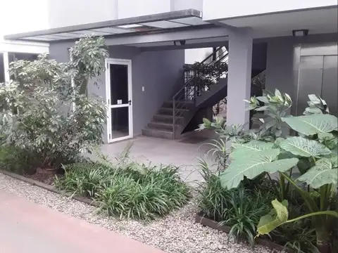 Vende Departamento Ambiente Y Medio , Amplia Terraza.