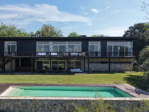 Casa 10 ambientes con 5 baños