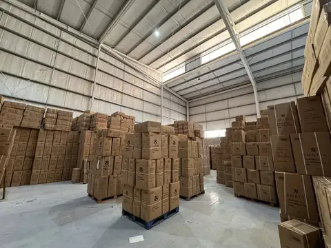 Galpón en alquiler de 300m2 ubicado en La Reja