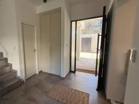 Casa en Venta en Barrio Parque Leloir, USD 230.000