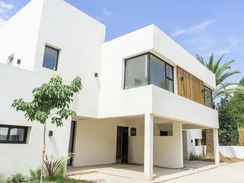 Casa en condominio en venta en Barrio Parque Leloir