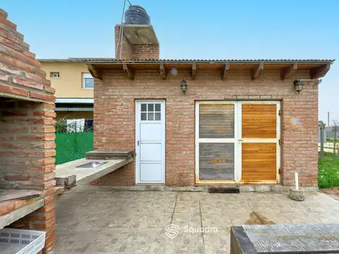 Casa 4 ambientes con 2 baños