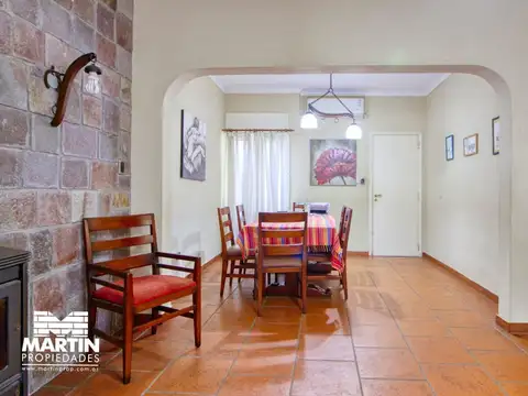 Casa en Venta con 2 cocheras