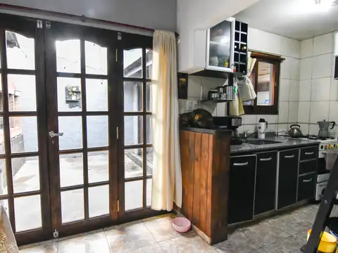 Casa 3 ambientes. Garaje y patio. Marcelo. T. de Alvear y Azopardo