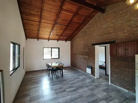 Casa 2 dormitorios en alquiler permanente en Funes