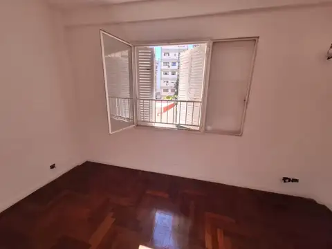 Monoambiente sobre Luis Maria Campos 2º por esc. contrafrente muy luminoso