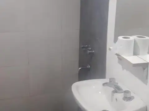 Casa 2 ambientes con 1 baño