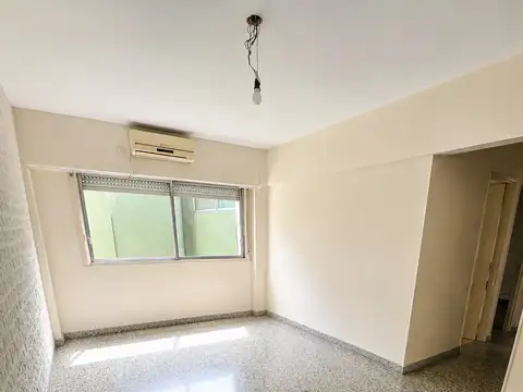 SEMIPISO DE 4 AMBIENTES CON DOS PATIOS – LUMINOSO – EXCELENTE DISTRIBUCIÓN