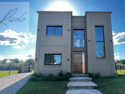Casa en Venta, pileta, 3 dormitorios, escritorio. Barrio Cerrado, Puertos - Araucarias, Escobar