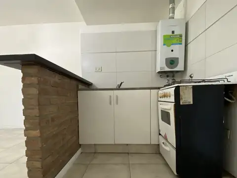 EN VENTA. Monoambiente con balcón al frente