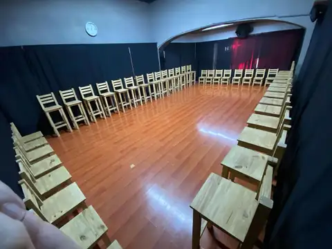 ESPACIO PARA USO CULTURAL O COMERCIAL EN ALQUILER . MORON NORTE