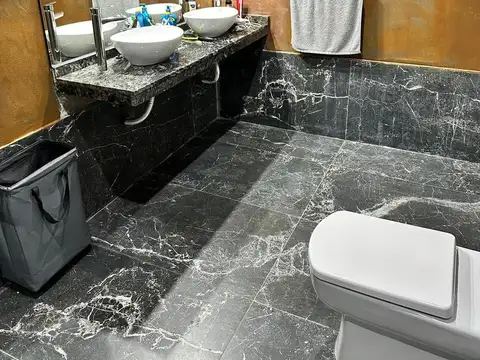 Casa 5 ambientes con 2 baños