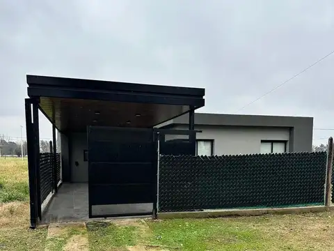 Casa en venta - 3 Dormitorios 3 Baños - Ibarlucea