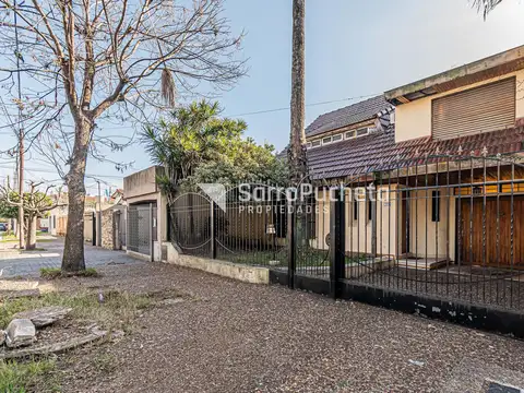 Venta casa 5 ambientes con quincho y parque en Haedo Sur