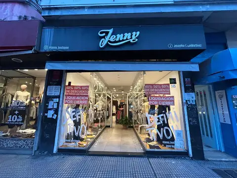 Martínez: Único local sobre Calle Alvear en 2 Plantas. Medidas 4,2x32 más entretecho. Gran vidriera